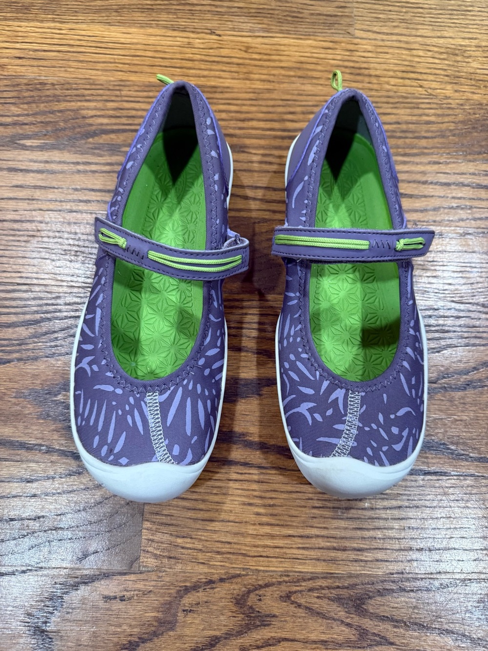 Girls Purple Mary Jane Shoes with Green Insole
